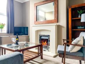 Maple House - Free Parking - Holiday Home - Sleeps 12 With Sister Property